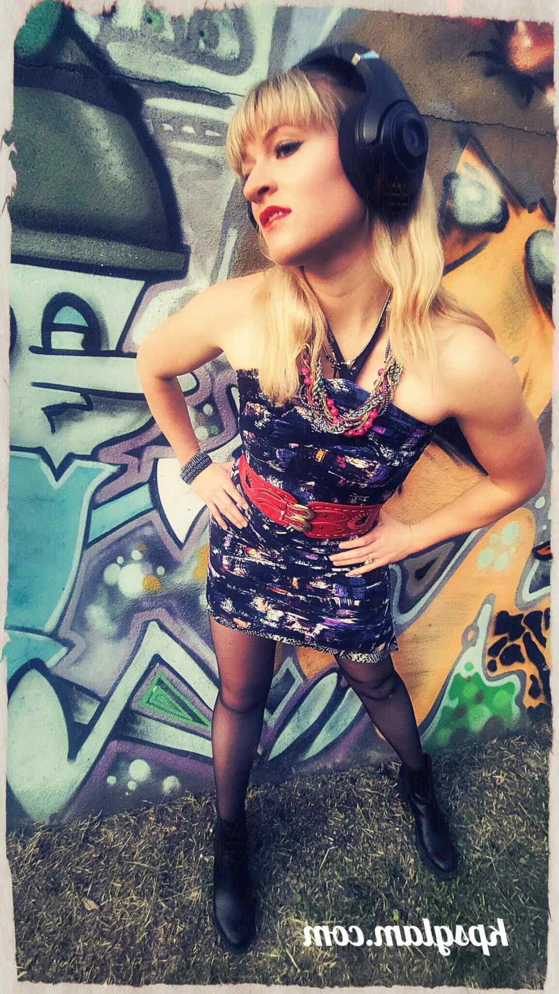 3 3